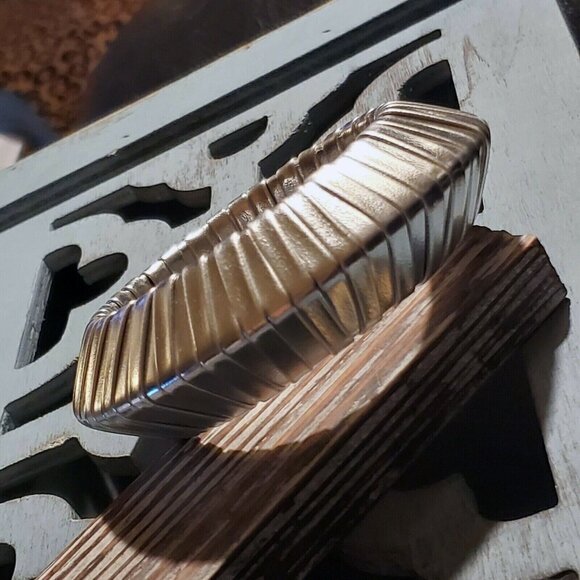 Slick Silver PU Vinyl Wrapped Chunky Retro Geometric Saucer Bangle Bracelet - Picture 8 of 9